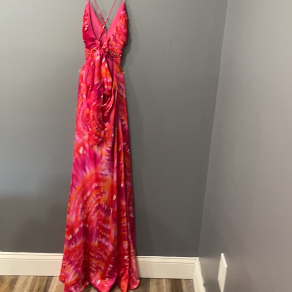 Size 5 floor length open back maxi with detailed beading - Picture 2 of 4
